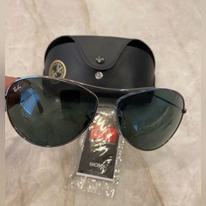 Ray-Ban in black and silver!